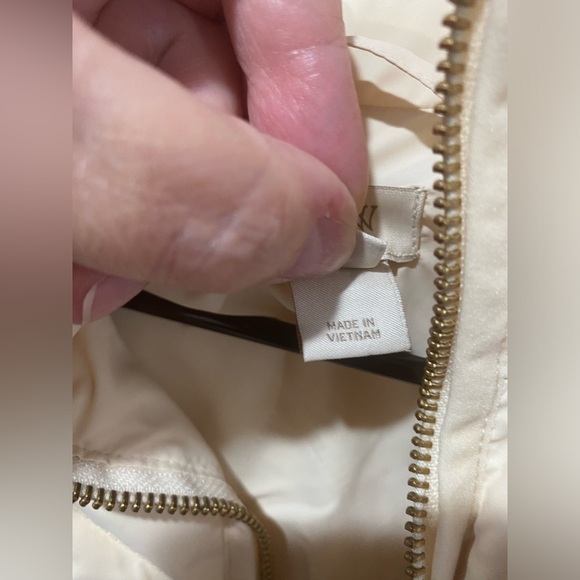 J Crew women’s down puffer vest, cream color., size S, good condition. - Picture 8 of 9